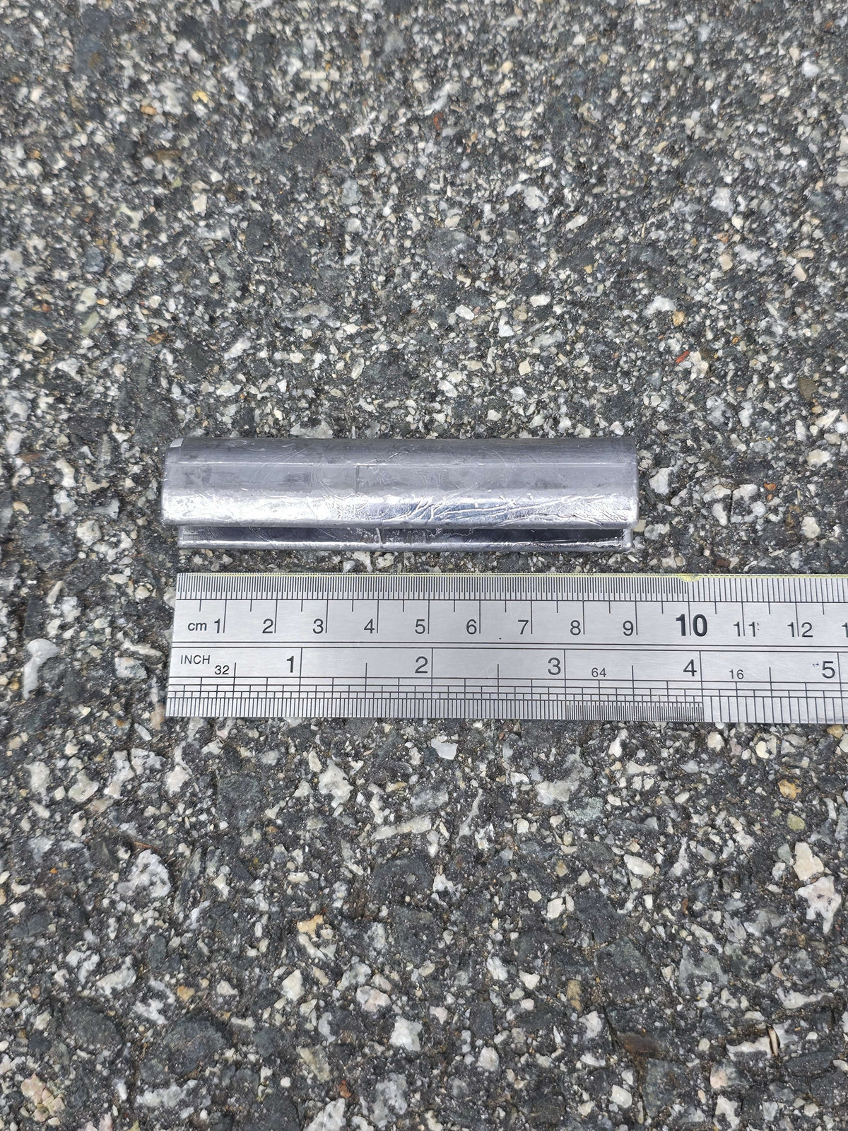LEADS CRIMPED 182G x 1 for weighting rope, shown with measurement ruler on textured surface.