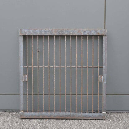 AMA STEEL BASE GALV 1 Basket, galvanised metal base for cray pots, featuring bars for bait basket integration.
