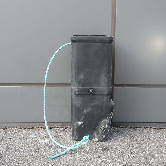 OCCI POT READY TO GO octopus hide featuring ballast, rope bridle and snap hook for fishing setups.