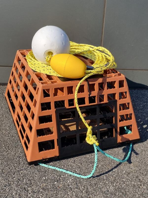 KATIPO POT FULLY RIGGED 20M with yellow and white floats, weighted rope, and rust-free design for superior performance.