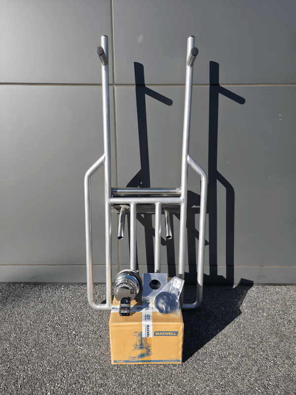 TIPPER XL + ANCHORMAX PACK with lightweight stainless tipper and Maxwell winch components displayed.