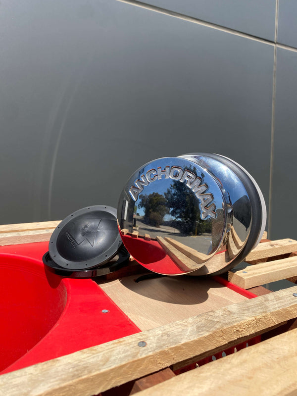 TIPPER XL + ANCHORMAX PACK winch components on wooden pallet, featuring a shiny Anchormax winch and black cap.