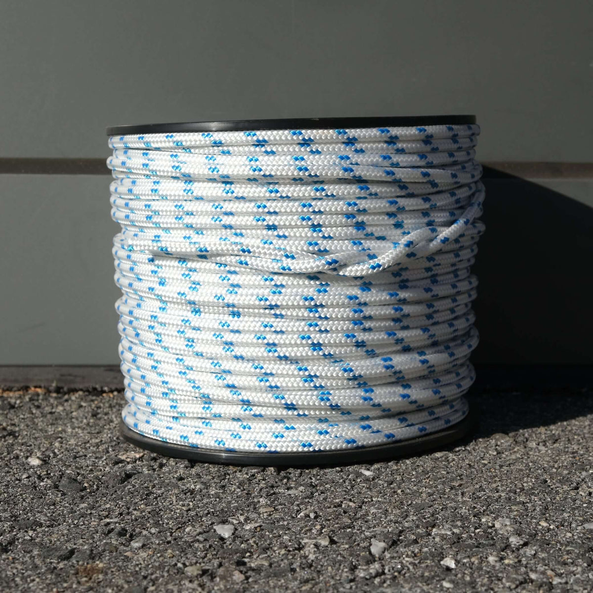 ROPE DB BRAID 6MM X 100M - High-quality, double braided rope for marine and industrial use.