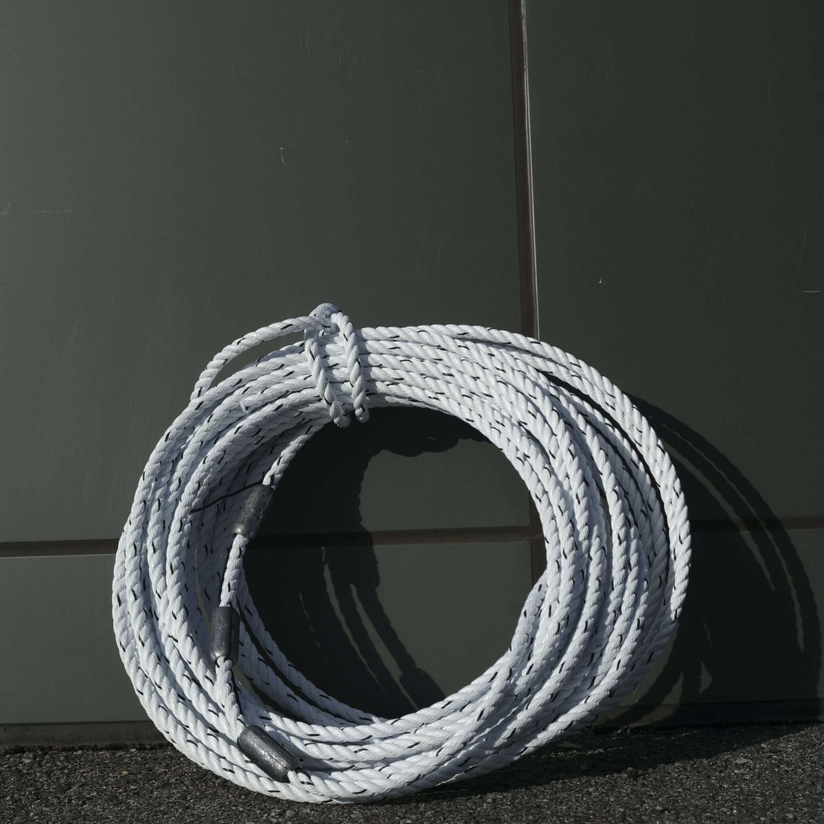 ROPE 11MM X 30M + 3x100G LEAD displayed in a coiled arrangement on a flat surface.
