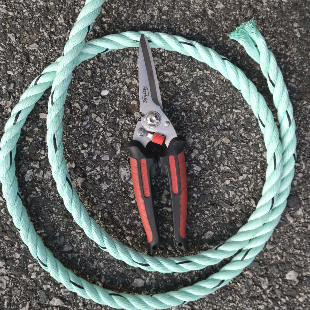 ROPE PP 14MM X M, featuring cutting tools and green polypropylene rope on a textured surface.