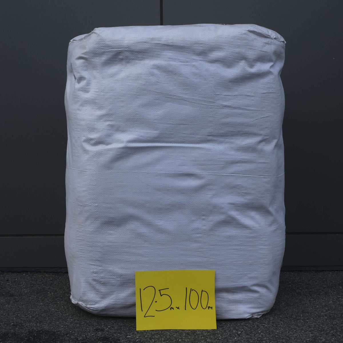 BIRD NET 6P 1-1/4" 12.5M BALE wrapped in a white bag, measuring 12.5x100m for garden and orchard protection.